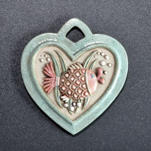 Keramické srdíčko ploché Rybka 700