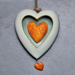 Keramické srdíčko duté s výřezem Srdce 300